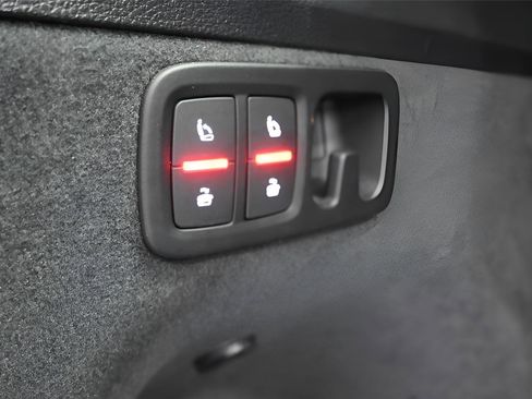 Used 2017 Audi Q7 3.0T Prestige w/ Prestige Package image 18