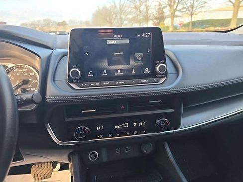 Used 2023 Nissan Rogue SV image 5