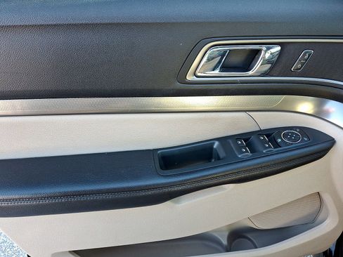 Used 2018 Ford Explorer XLT w/ Equipment Group 202A image 12