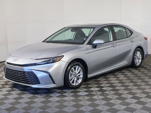 Used 2025 Toyota Camry LE image 6