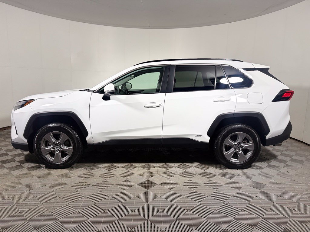 Used 2022 Toyota RAV4 XLE w/ Convenience Package AWD/4WD image 3