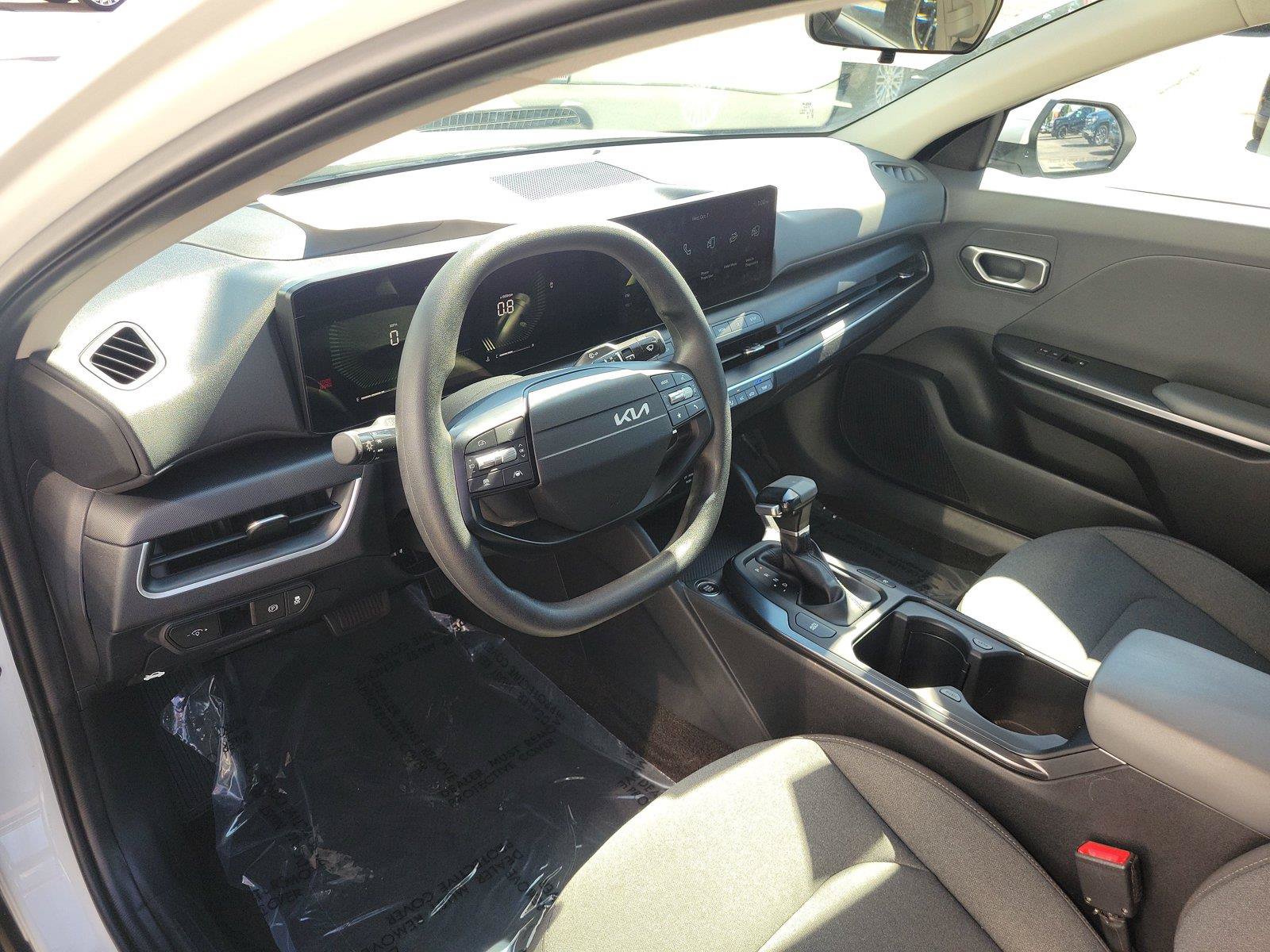Used 2025 Kia K4 FWD image 17