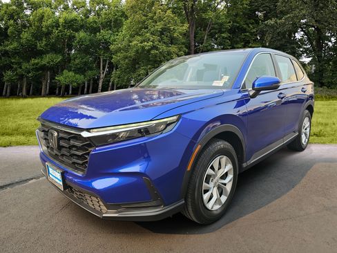 Used 2023 Honda CR-V LX image 3