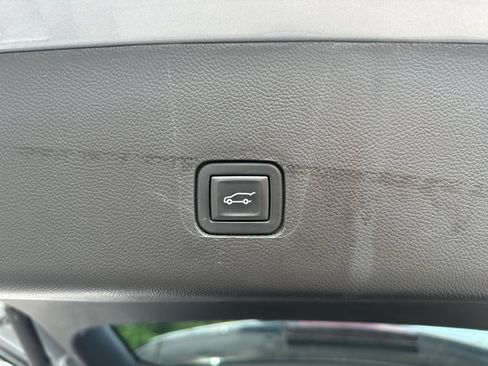 Used 2023 Chevrolet Traverse RS AWD/4WD image 45