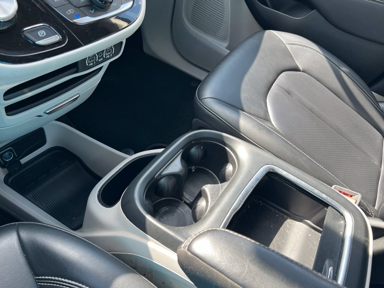 Used 2023 Chrysler Pacifica Touring-L FWD image 21