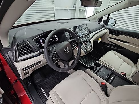 New 2026 Honda Odyssey Touring image 11