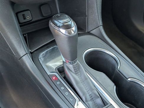 Used 2018 Chevrolet Equinox LT image 28