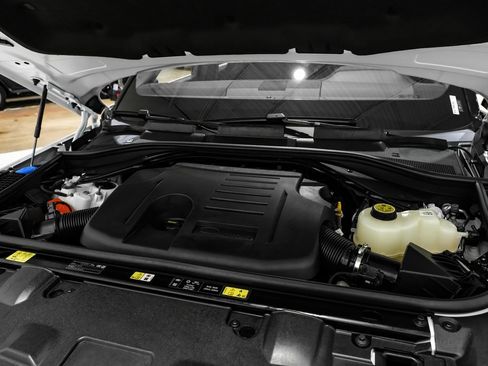 Used 2025 Land Rover Range Rover Long Wheelbase SE image 48