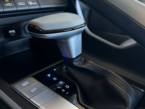 Certified 2023 Hyundai Elantra SE FWD image 20