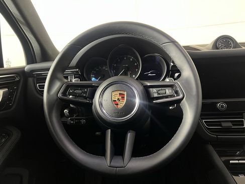 Certified 2025 Porsche Macan image 22