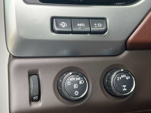 Used 2017 Chevrolet Suburban Premier image 21