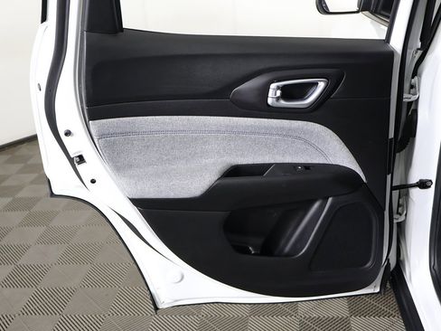 Used 2022 Jeep Compass Latitude w/ Convenience Group image 23