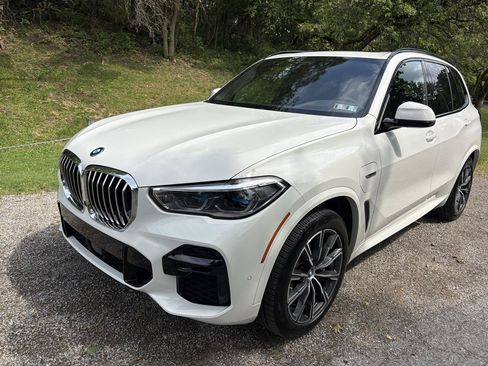 Used 2023 BMW X5 xDrive45e w/ Executive Package AWD/4WD image 3