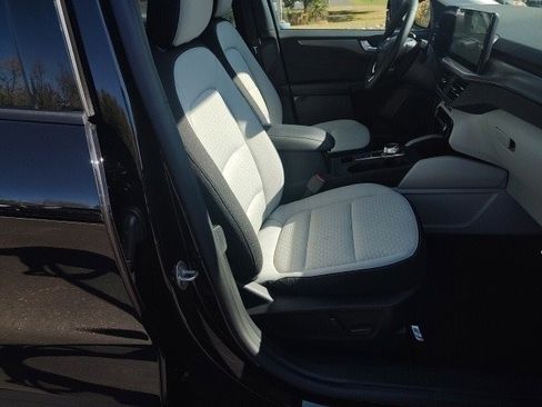 New 2025 Ford Escape Active w/ Active Premium Tech Pack image 23