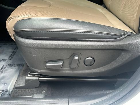 Used 2022 Hyundai Santa Fe SEL w/ Convenience + Premium Package FWD image 16