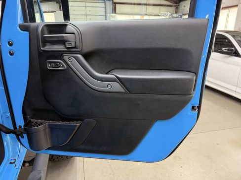 Used 2018 Jeep Wrangler Unlimited Sport S AWD/4WD image 15