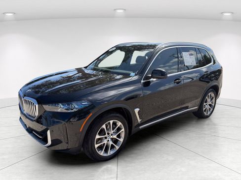 Certified 2025 BMW X5 sDrive40i w/ Climate Comfort Package RWD image 8