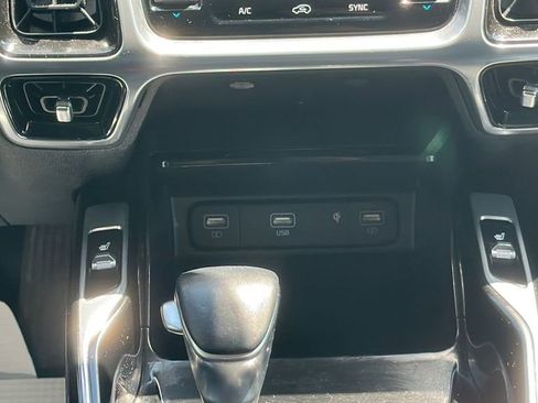 Used 2023 Kia Sorento SX image 21