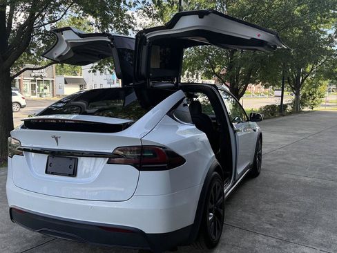 Used 2022 Tesla Model X AWD/4WD image 33