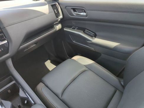Certified 2026 Nissan Pathfinder SL w/ SL Premium Package FWD image 29