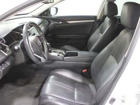 Used 2017 Honda Civic Touring image 3