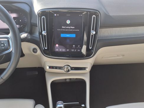 Certified 2023 Volvo XC40 B5 Plus w/ Climate Package AWD/4WD image 31