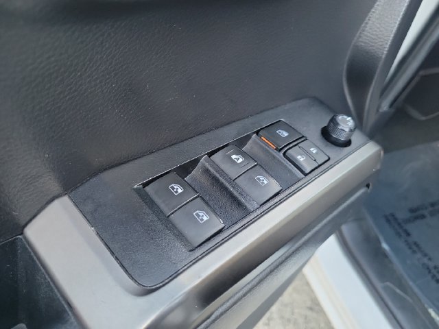 Used 2022 Toyota Tacoma SR5 w/ Technology Package RWD image 13