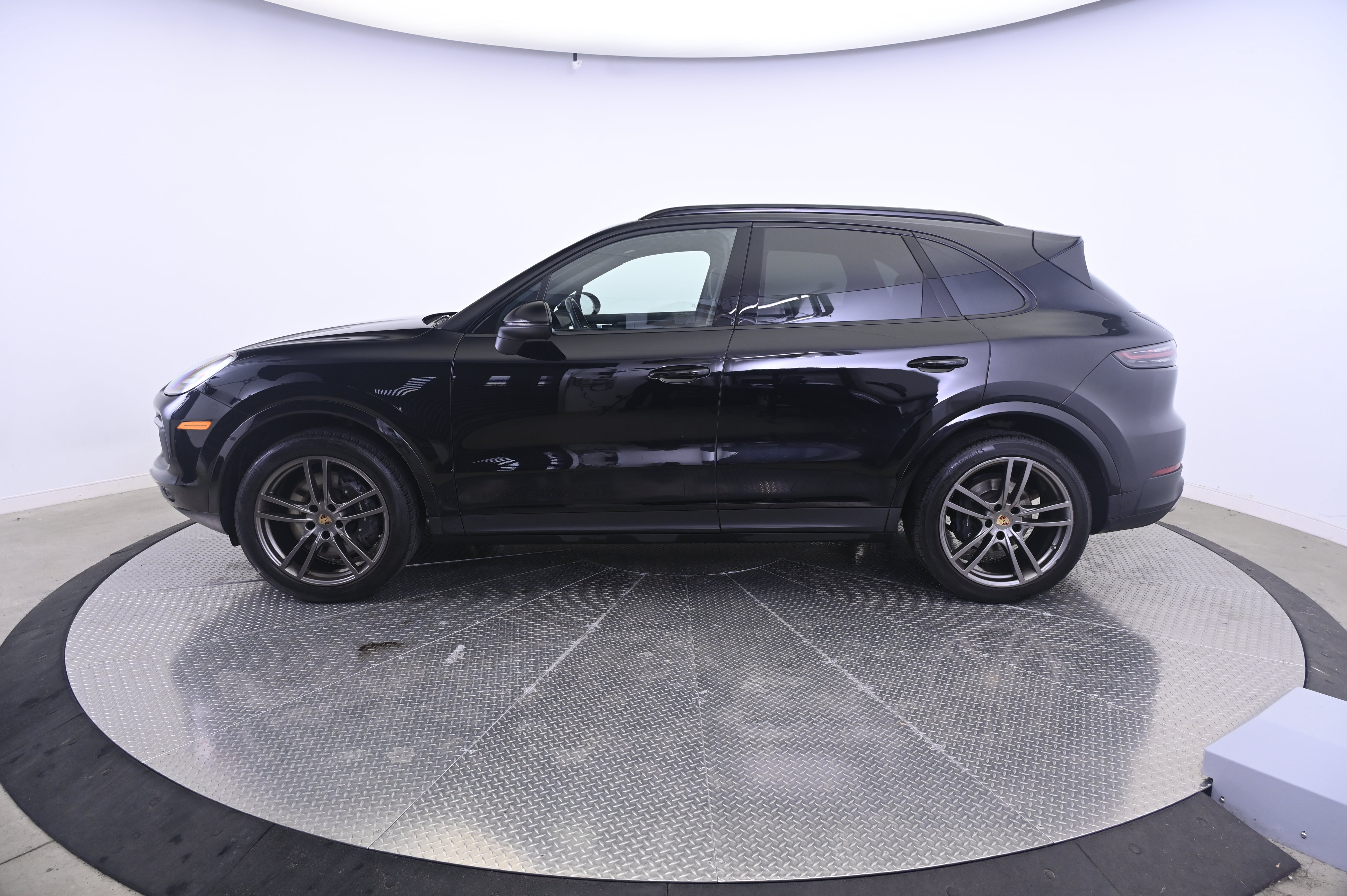 Certified 2023 Porsche Cayenne AWD/4WD image 2