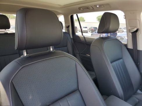 Used 2022 Volkswagen Tiguan SE AWD/4WD image 18