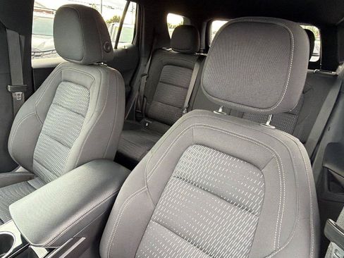 Used 2025 Chevrolet Equinox LT w/ Safety and Technology Package FWD image 17