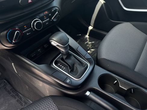 Used 2025 Kia Soul LX w/ LX Technology Package FWD image 36