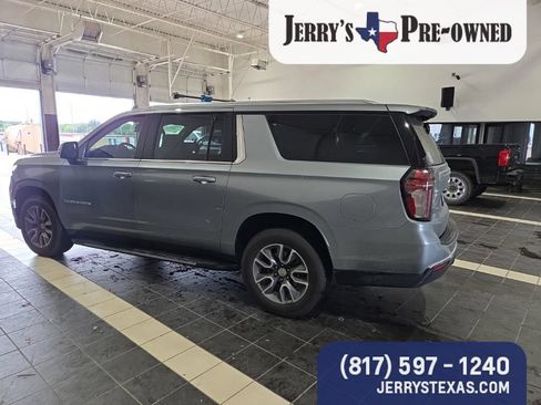 Used 2023 Chevrolet Suburban LT w/ LT Signature Package RWD image 6