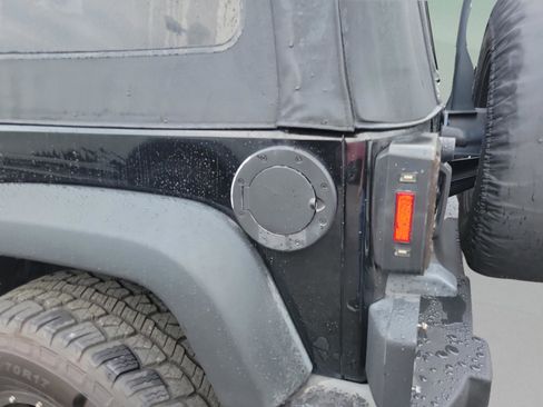 Used 2010 Jeep Wrangler Unlimited Islander image 11