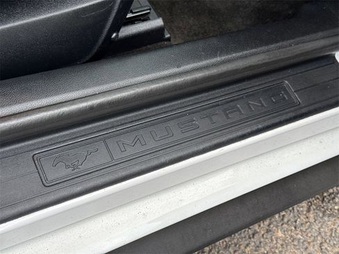 Used 2017 Ford Mustang V6 image 15