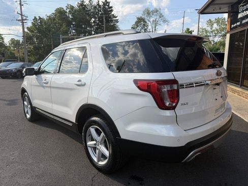 Used 2017 Ford Explorer XLT w/ Equipment Group 202A AWD/4WD image 3