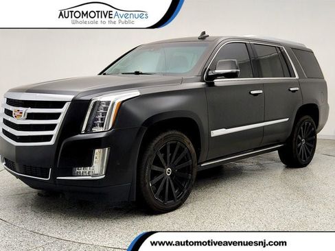Used 2019 Cadillac Escalade Premium Luxury image 1
