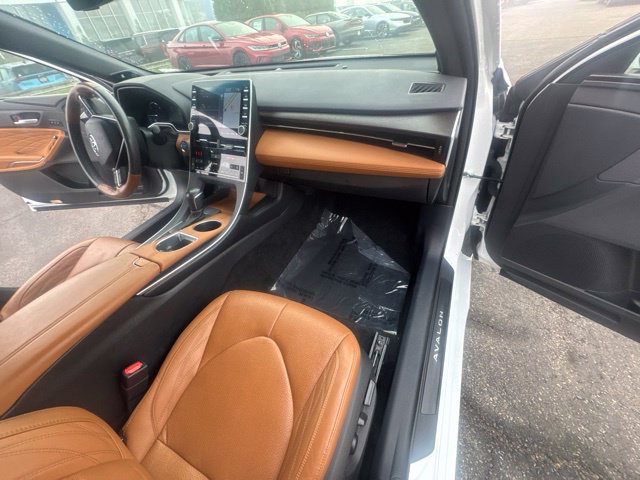 Used 2021 Toyota Avalon Limited w/ Advanced Safety Package FWD image 18