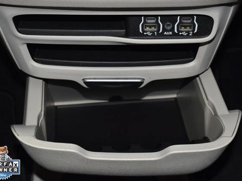 Certified 2024 Chrysler Pacifica Touring-L FWD image 17