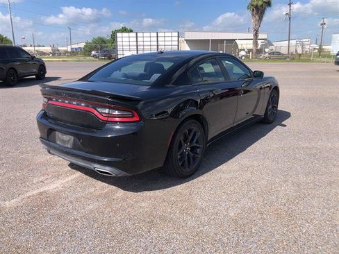 Used 2019 Dodge Charger SXT w/ Blacktop Package RWD image 7