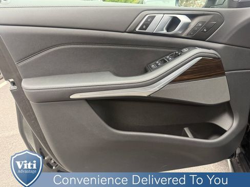 Used 2024 BMW X5 xDrive40i w/ Premium Package image 16