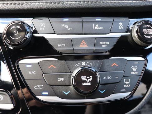 Used 2026 Chrysler Pacifica Limited FWD image 47