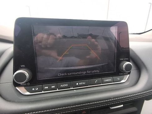 Used 2023 Nissan Rogue SV w/ SV Premium B Package FWD image 17