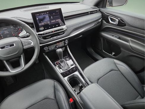 New 2026 Jeep Compass Latitude image 12