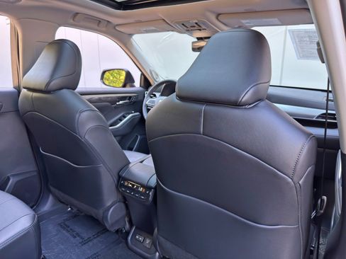 Used 2025 Toyota Highlander Platinum AWD/4WD image 40
