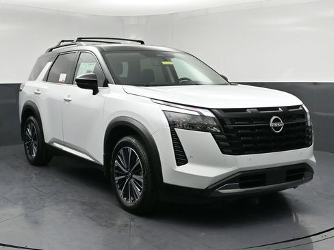 New 2026 Nissan Pathfinder Platinum image 1