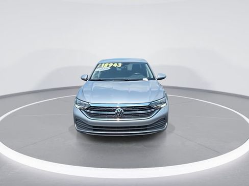 Used 2024 Volkswagen Jetta SE FWD image 3
