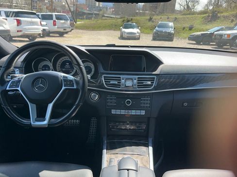 Used 2016 Mercedes-Benz E 350 4MATIC Sedan image 9