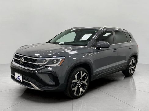 Used 2022 Volkswagen Taos SEL w/ Panoramic Sunroof Package AWD/4WD image 9