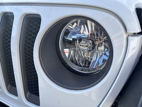 Used 2022 Jeep Wrangler Unlimited Rubicon w/ Cold Weather Group image 10