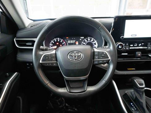Used 2023 Toyota Highlander XLE image 21